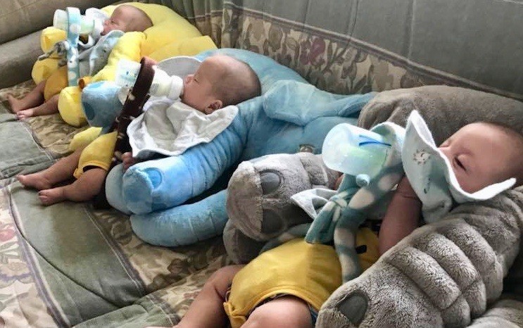 baby bottle holder hands free feeding